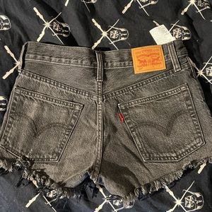 Levi’s daisy duke high rise shorts